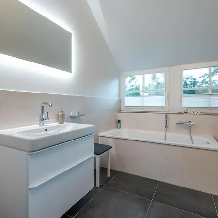 Libelle Mit Sauna بيت للعطل *