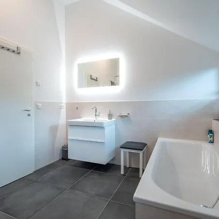 Libelle Mit Sauna بيت للعطل *